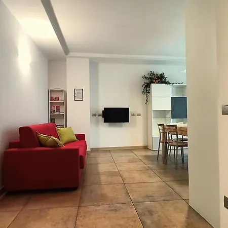Il Cortile טיראנו